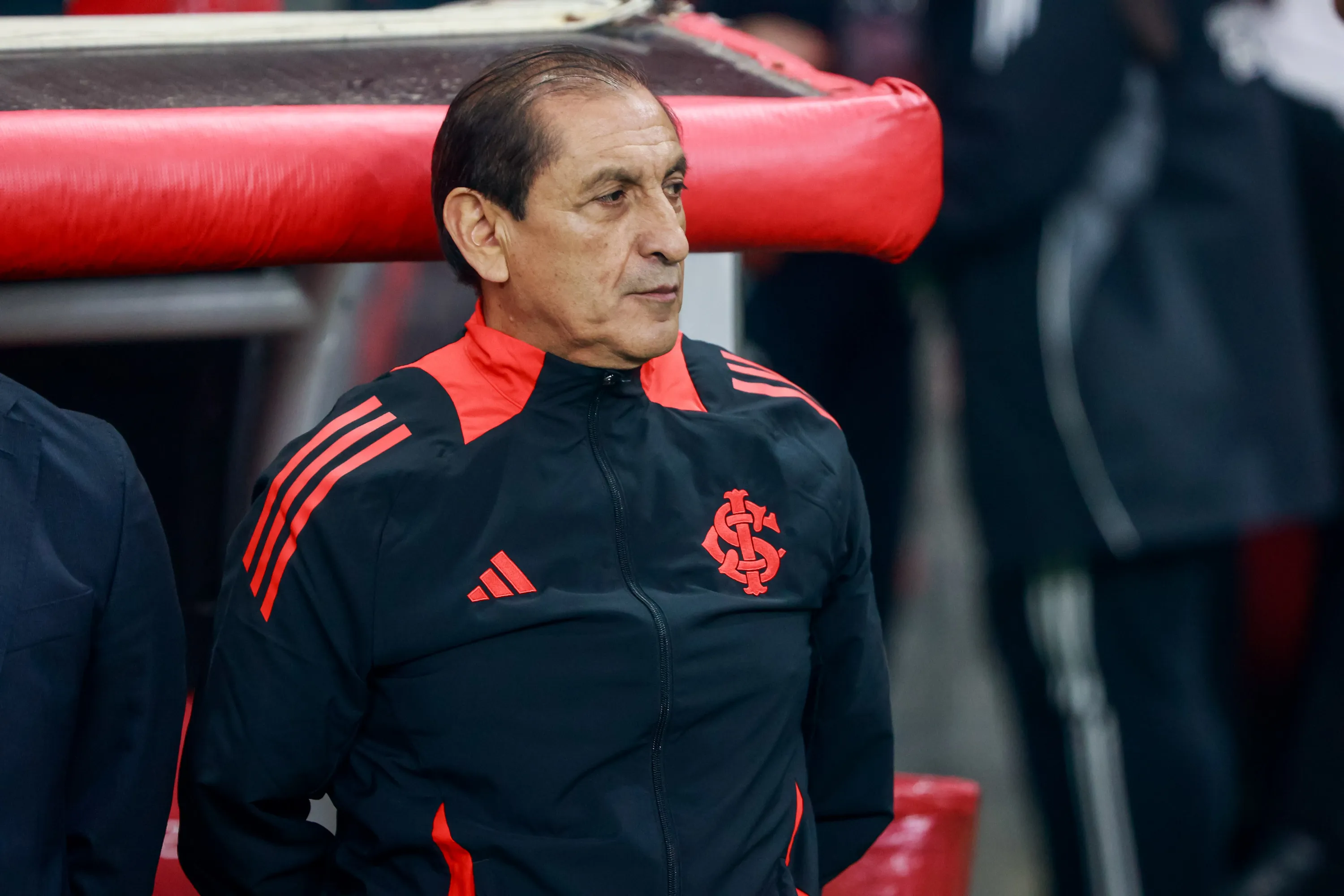 Ramon Diaz tecnico do Internacional durante partida contra o Santos no estadio Beira-Rio pelo campeonato Brasileiro A 2025. Foto: Luiz Erbes/AGIF