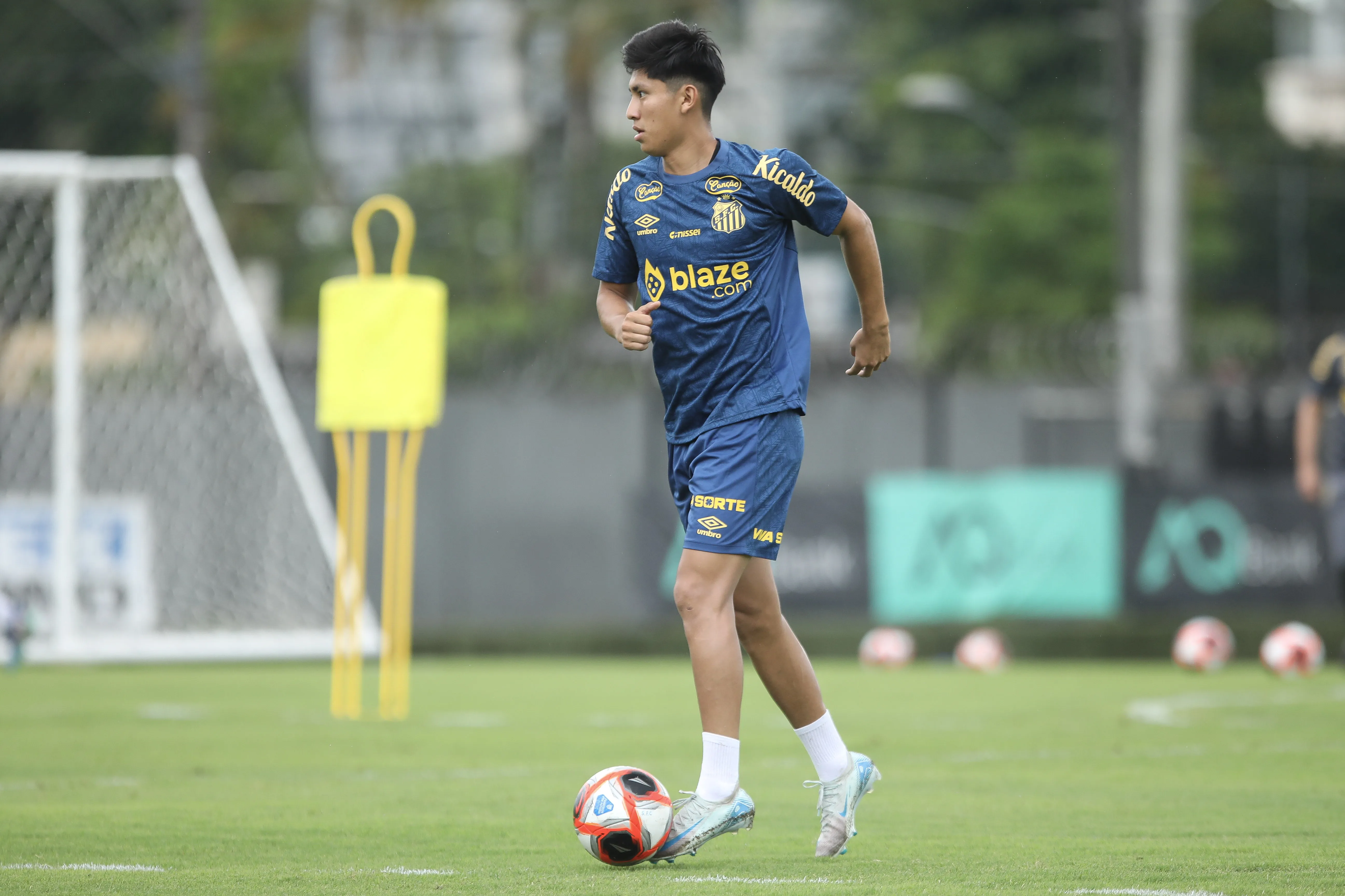 Miguelito treinando no Santos em 2025 –  Foto: Reinaldo Campos/AGIF
