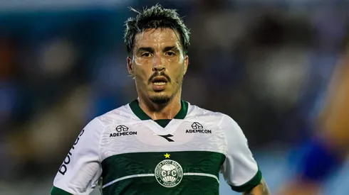 Josue jogador do Coritiba durante partida contra o Paysandu no estadio Curuzu pelo campeonato Brasileiro B 2025. Foto: Fernando Torres/AGIF