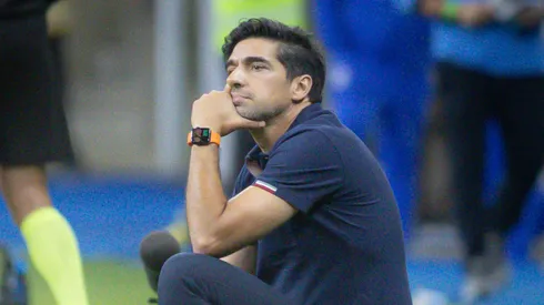 Abel Ferreira tecnico do Palmeiras durante partida contra o Gremio no estadio Arena do Gremio pelo campeonato Brasileiro A 2025. Foto: Maxi Franzoi/AGIF