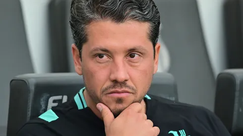 Carpini durante confronto contra o São Paulo no Brasileirão 2025.