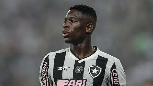Luiz Henrique em campo pelo Botafogo