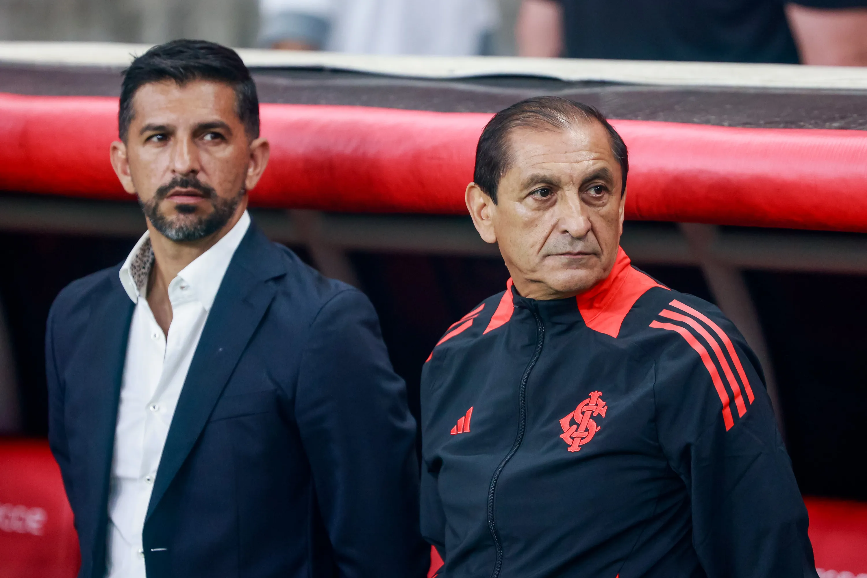 Ramon Diaz, técnico do Internacional, durante partida contra o Santos – Foto: Luiz Erbes/AGIF