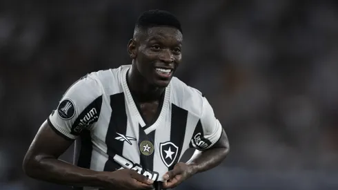 Luiz Henrique jogador do Botafogo comemora seu gol durante partida contra o Penarol no estadio Engenhao pelo campeonato Copa Libertadores 2024. Foto: Jorge Rodrigues/AGIF