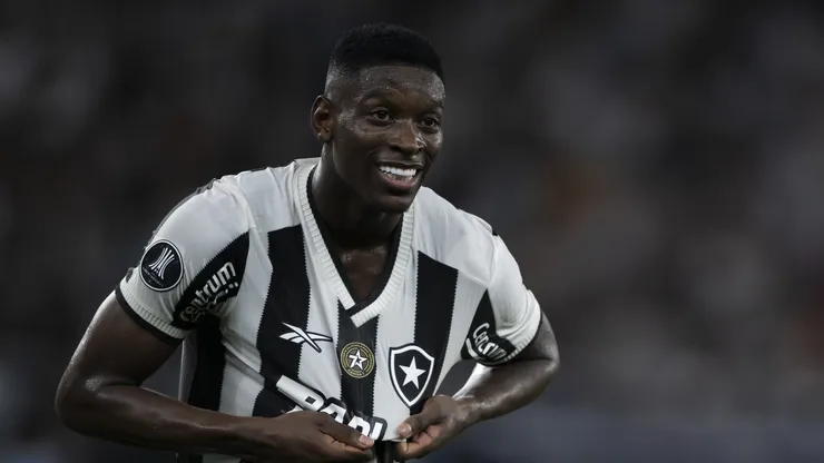 Luiz Henrique jogador do Botafogo comemora seu gol durante partida contra o Penarol no estadio Engenhao pelo campeonato Copa Libertadores 2024. Foto: Jorge Rodrigues/AGIF