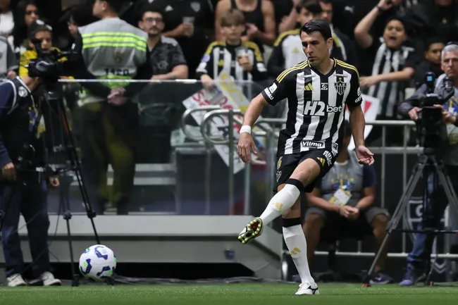 Junior Alonso jogador do Atletico-MG durante partida contra o Mirassol no estadio Arena MRV pelo campeonato Brasileiro A 2025. Foto: Gilson Lobo/AGIF