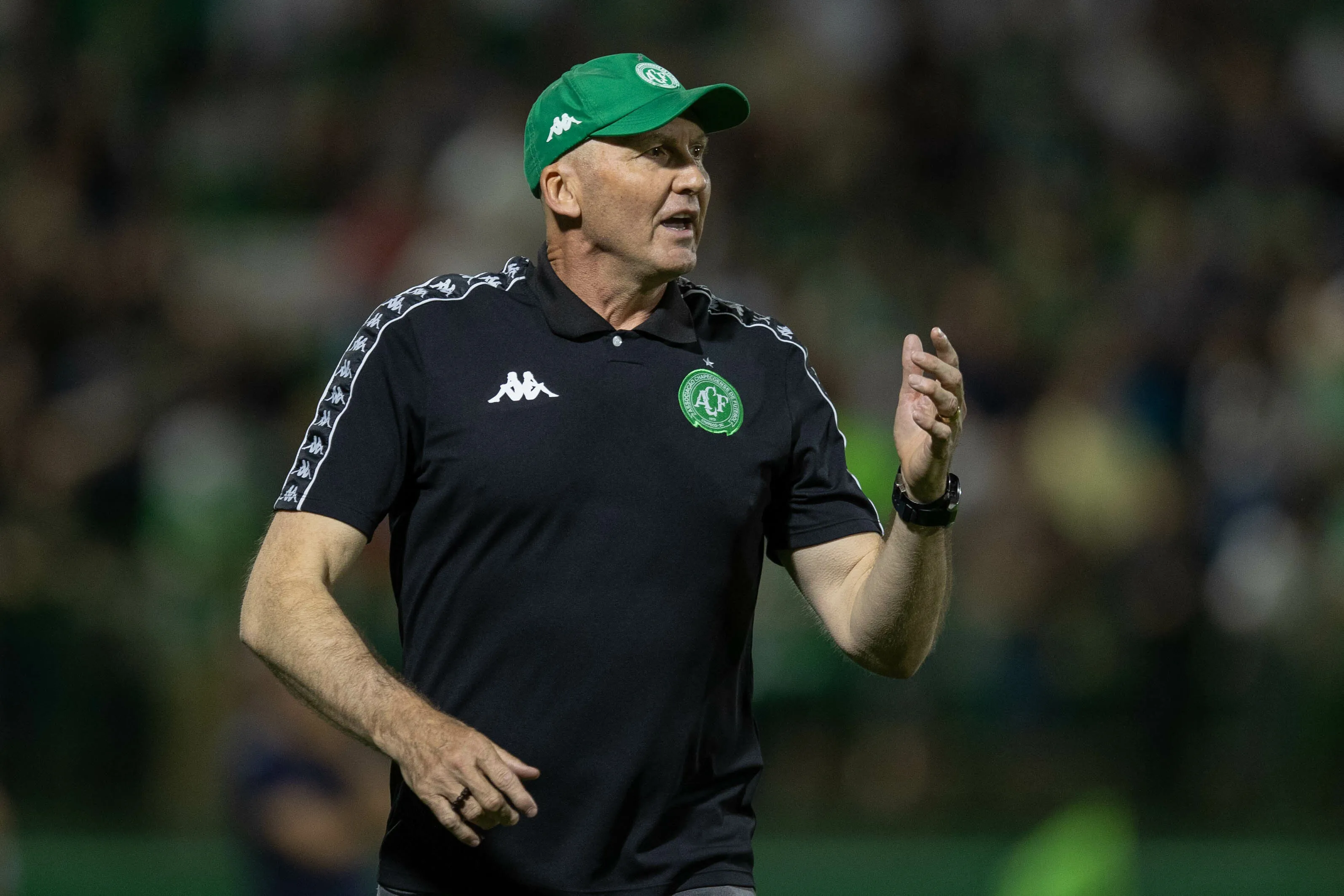 SC – CHAPECO – 27/10/2025 – BRASILEIRO B 2025, CHAPECOENSE X OPERARIO – Gilmar Dal Pozzo tecnico do Chapecoense durante partida contra o Operario no estadio Arena Conda pelo campeonato Brasileiro B 2025. Foto: Liamara Polli/AGIF