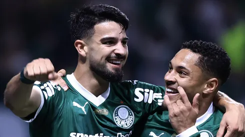 Dupla Flaco Roque comemora gol pelo Palmeiras