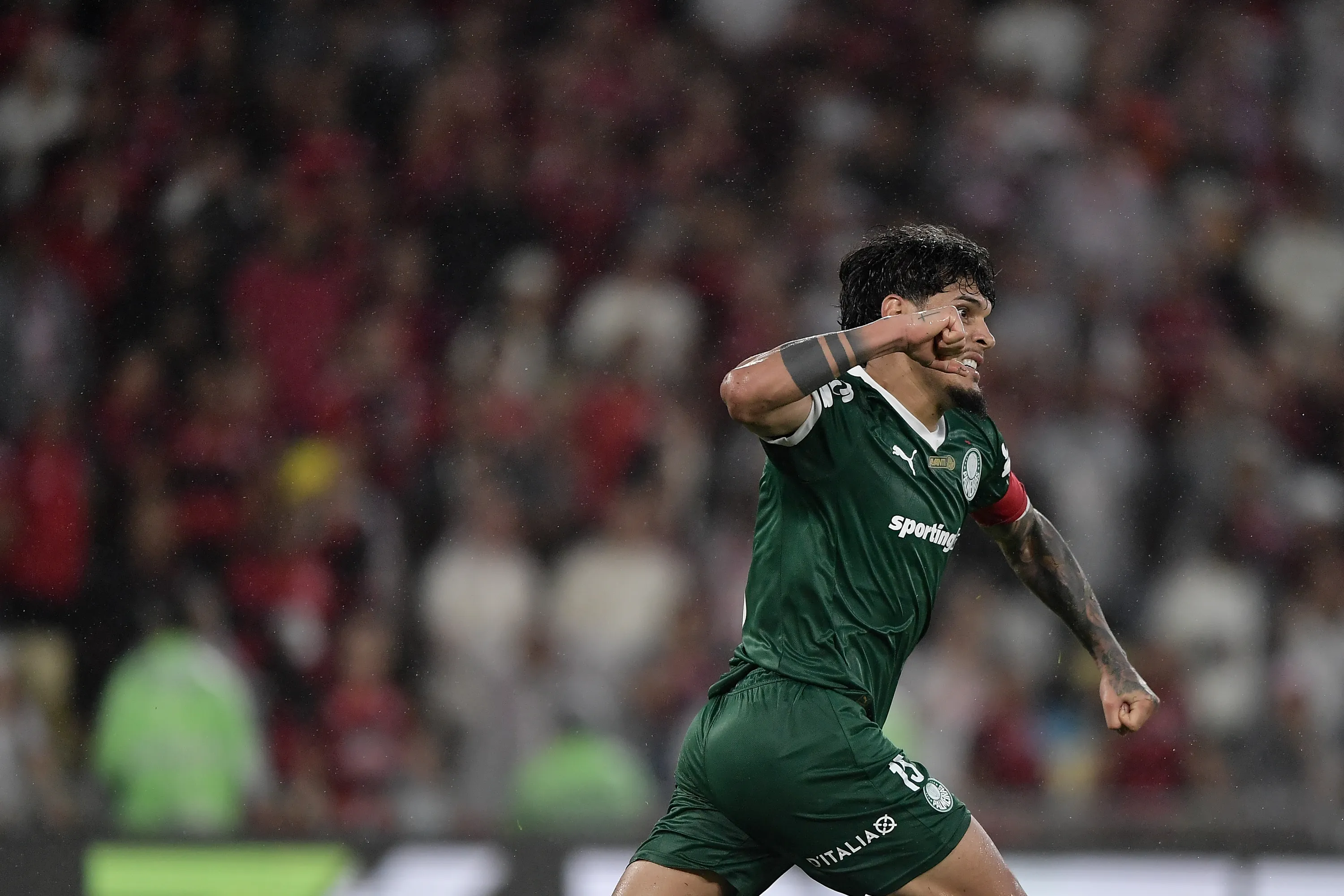 Gustavo Gomez jogador do Palmeiras durante partida contra o Flamengo no estadio Maracana pelo campeonato Brasileiro A 2025. Foto: Thiago Ribeiro/AGIF