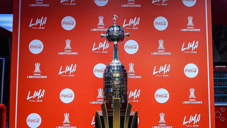 Taça da Libertadores exposta na fan zone em Lima. Foto: Conmebol Libertadores