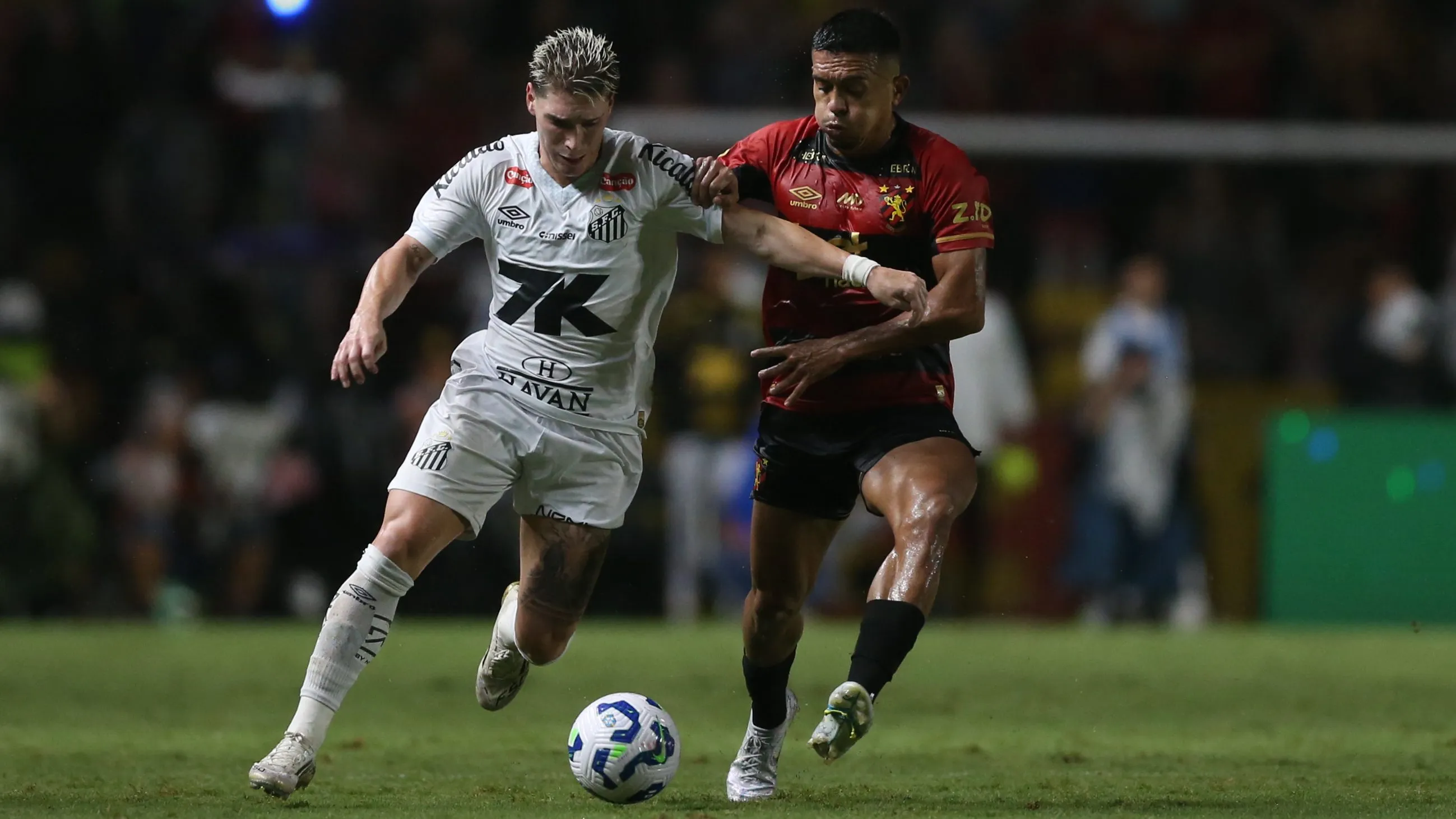 Santos x Sport se enfrentam pela 36ª rodada do Brasileirão. Foto: Marlon Costa/AGIF