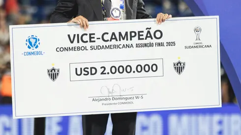 Cheque da premiação dado ao Atlético-MG. Foto: Pedro Souza / Atlético
