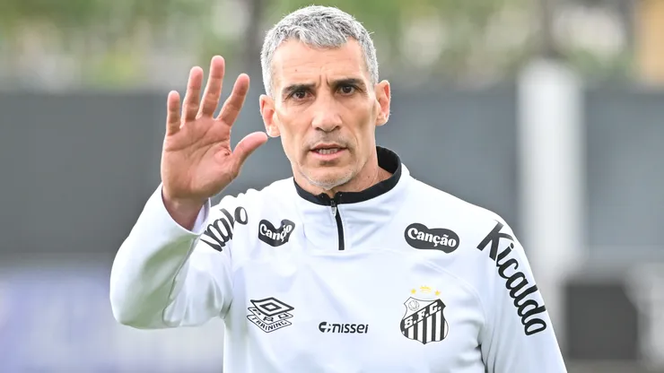 Vojvoda, técnico do Santos. Foto: Jota Erre/AGIF
