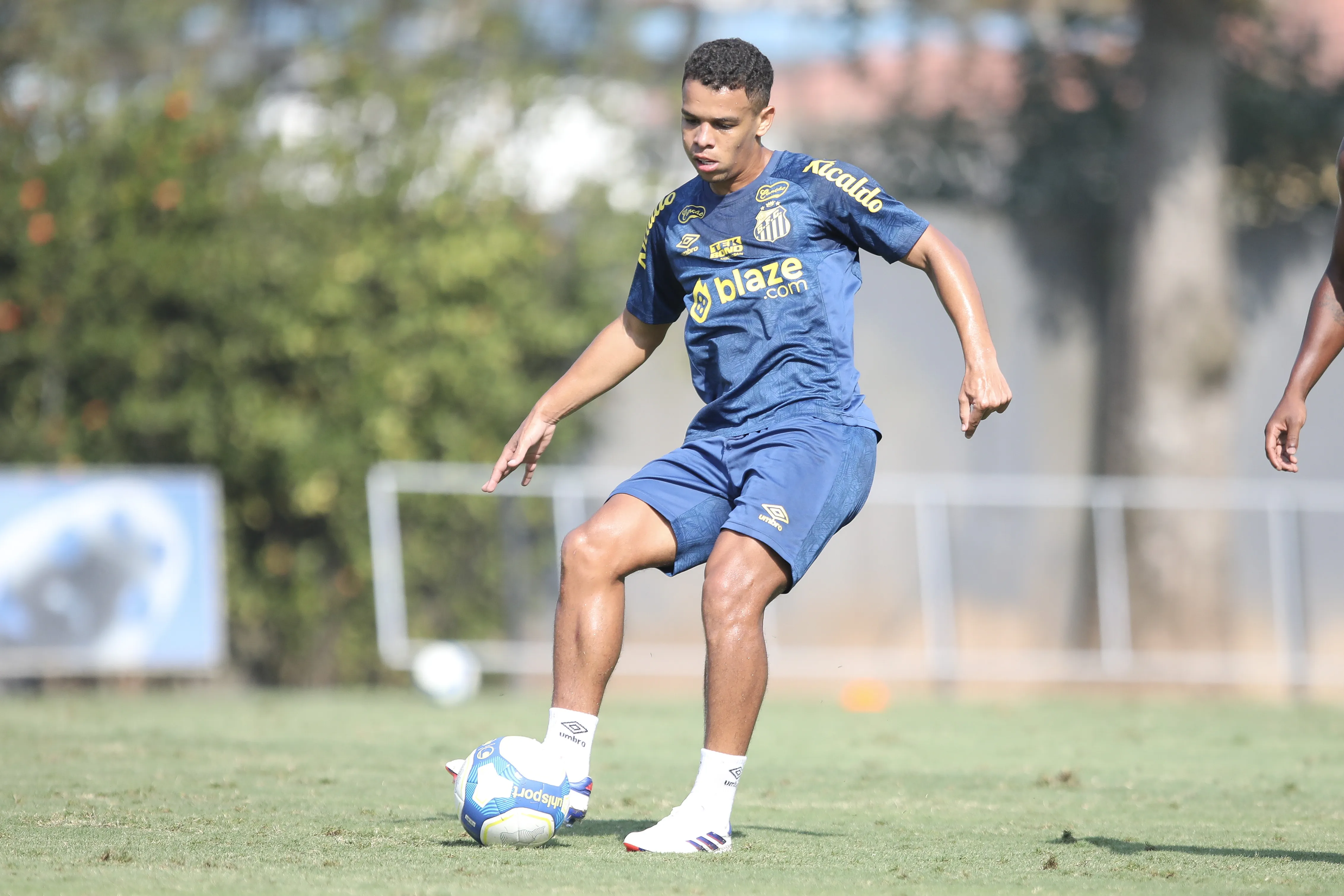 Sandry jogador do Santos durante treino no Centro de Treinamento CT Rei Pele. Foto: Reinaldo Campos/AGIF