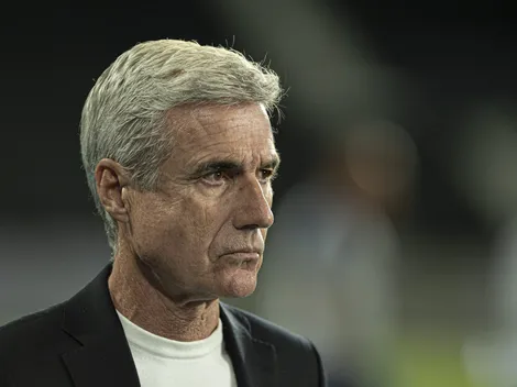 Luís Castro é questionado sobre o Grêmio e se 'esquiva'