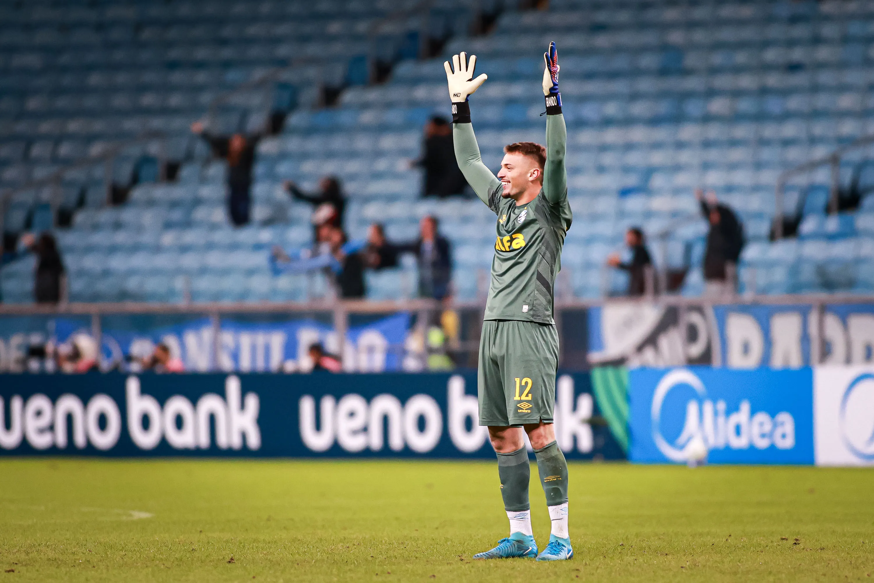 Gabriel Grando atuando pelo Grêmio na Copa Sul-americana 2025. Foto: Maxi Franzoi/AGIF