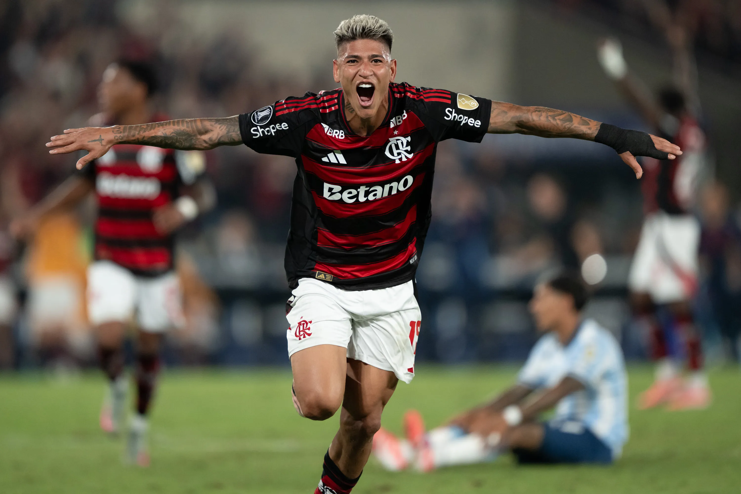 RJ – RIO DE JANEIRO – 22/10/2025 – COPA LIBERTADORES 2025, FLAMENGO X RACING – Carrascal jogador do Flamengo comemora seu gol durante partida contra o Racing no estadio Maracana pelo campeonato Copa Libertadores 2025. Foto: Jorge Rodrigues/AGIF
