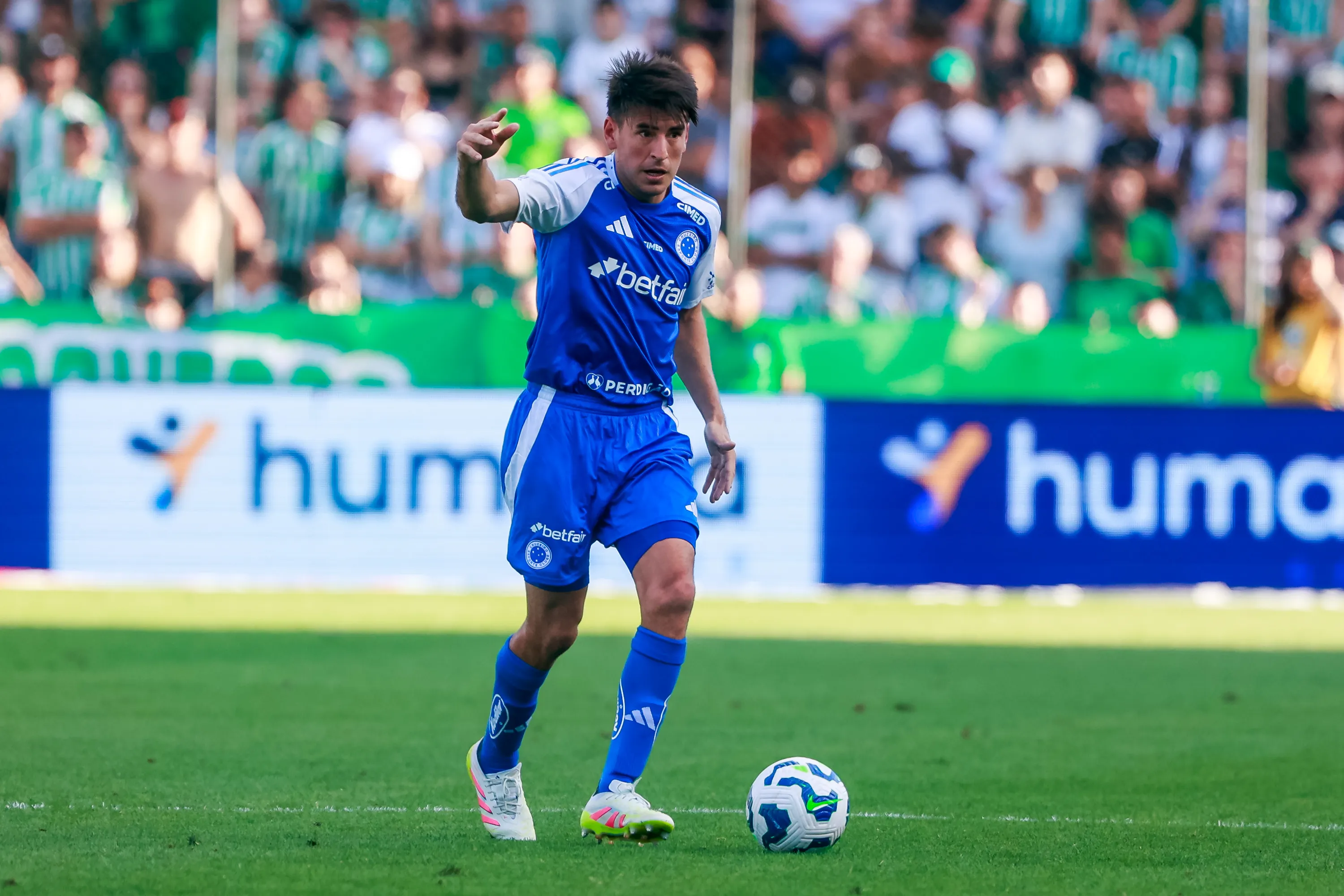 RS – CAXIAS DO SUL – 20/11/2025 – BRASILEIRO A 2025, JUVENTUDE X CRUZEIRO – Lucas Villalba jogador do Cruzeiro durante partida contra o Juventude no estadio Alfredo Jaconi pelo campeonato Brasileiro A 2025. Foto: Luiz Erbes/AGIF