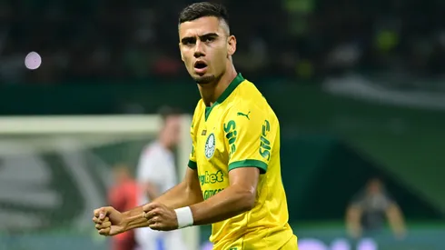 Andreas Pereira jogador do Palmeiras comemora seu gol durante partida contra o Fortaleza no estádio Arena Allianz Parque pelo campeonato Brasileiro A 2025. Foto: Jota Erre/AGIF