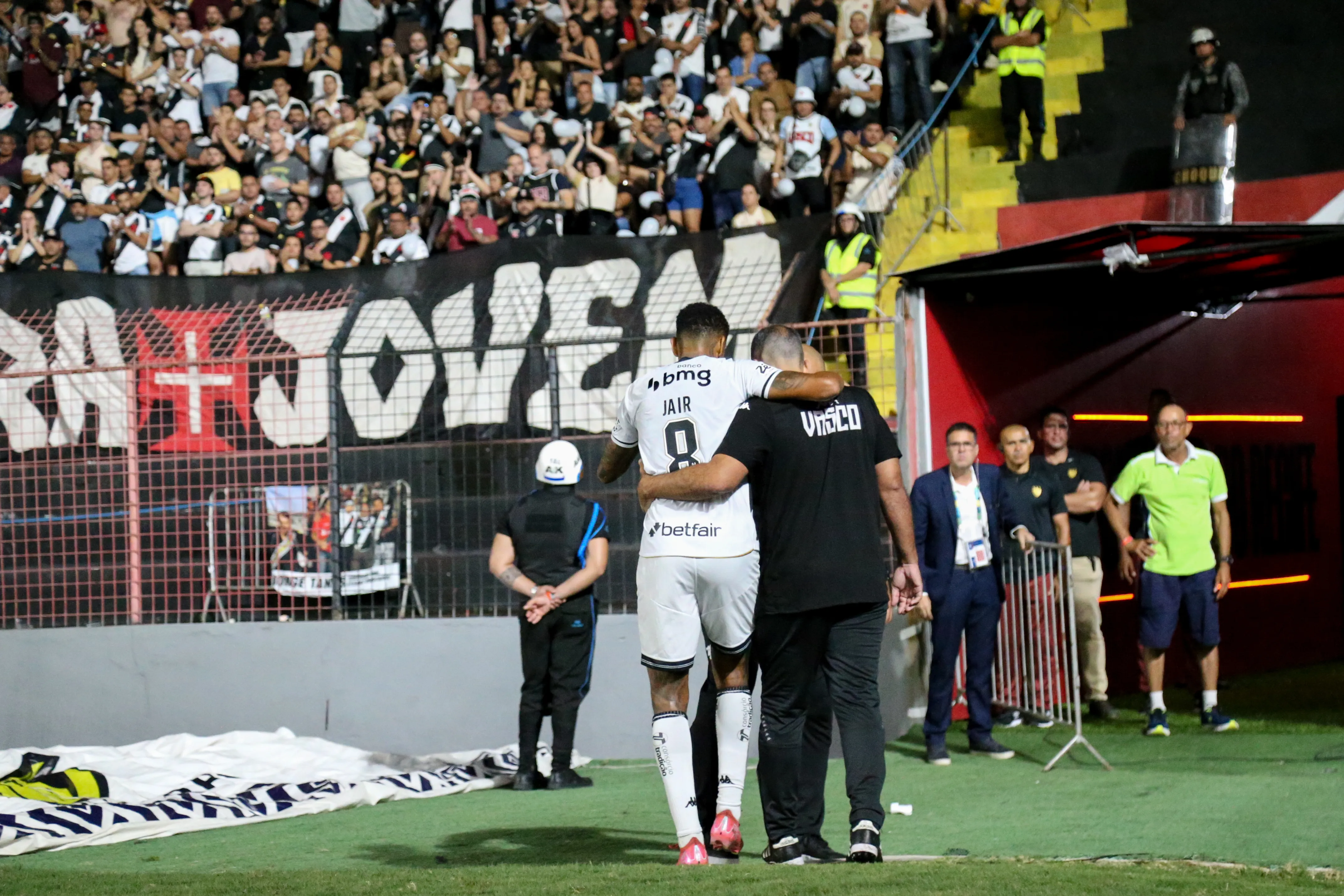 Jair jogador do Vasco durante a partida contra o Sport na Ilha do Retiro em Recife (PE) pelo campeonato Brasileiro A 2025. Foto: Marlon Costa/AGIF