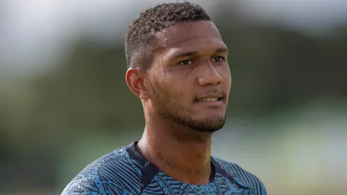 Adriel durante confronto contra o Ypiranga no Campeonato Gaúcho de 2025.