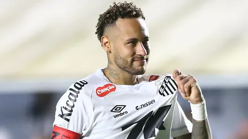 Neymar durante confronto contra o Sport no Campeonato Brasileiro de 2025.