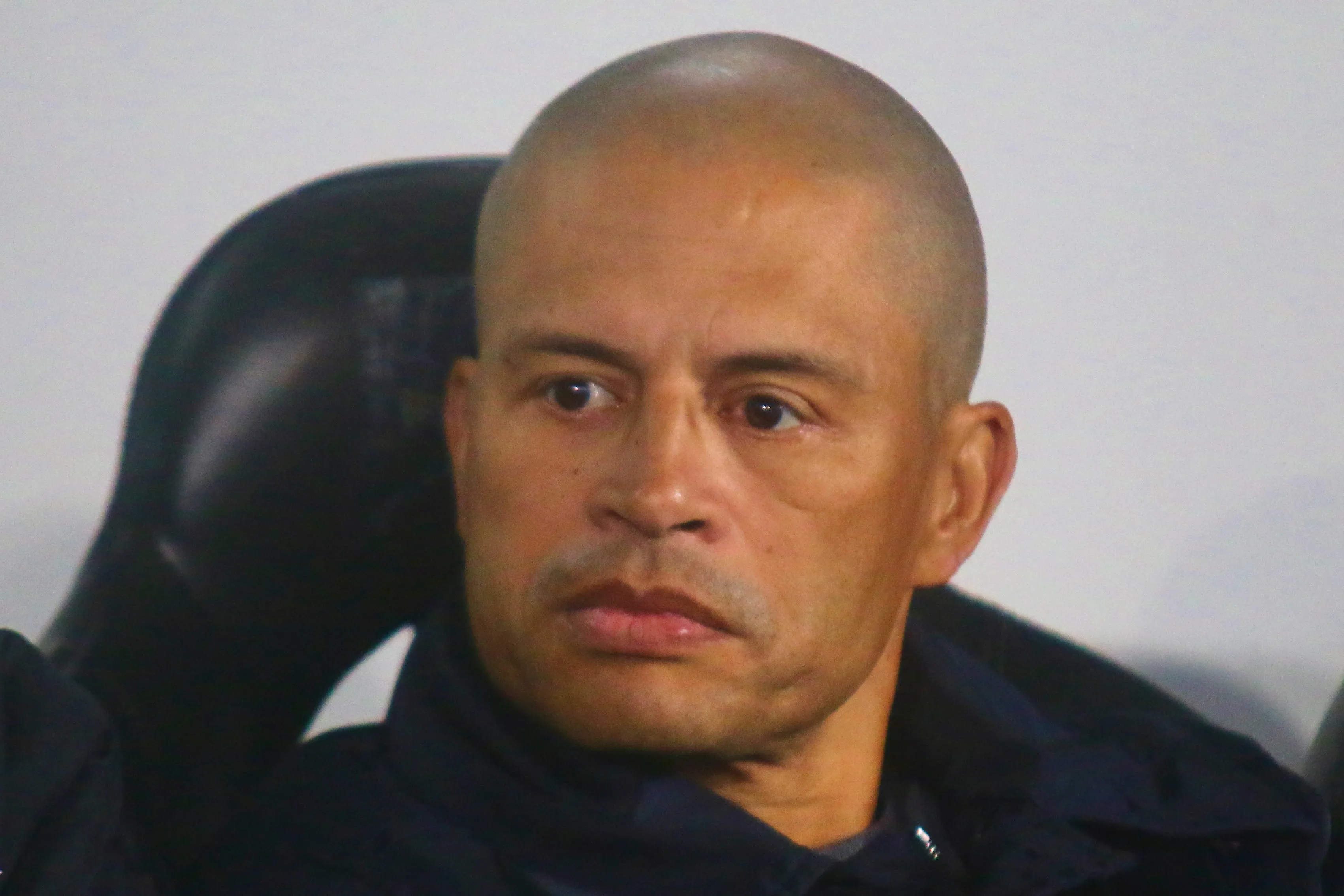 Alex durante partida contra o Athletico-PR na Série B 2025. Foto: Gabriel Machado/AGIF