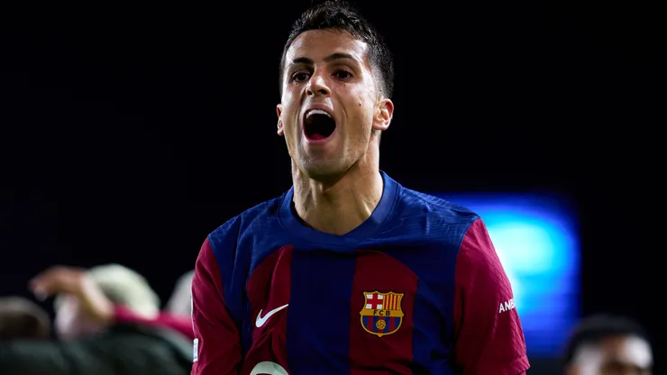 Cancelo durante partida pelo Barcelona.