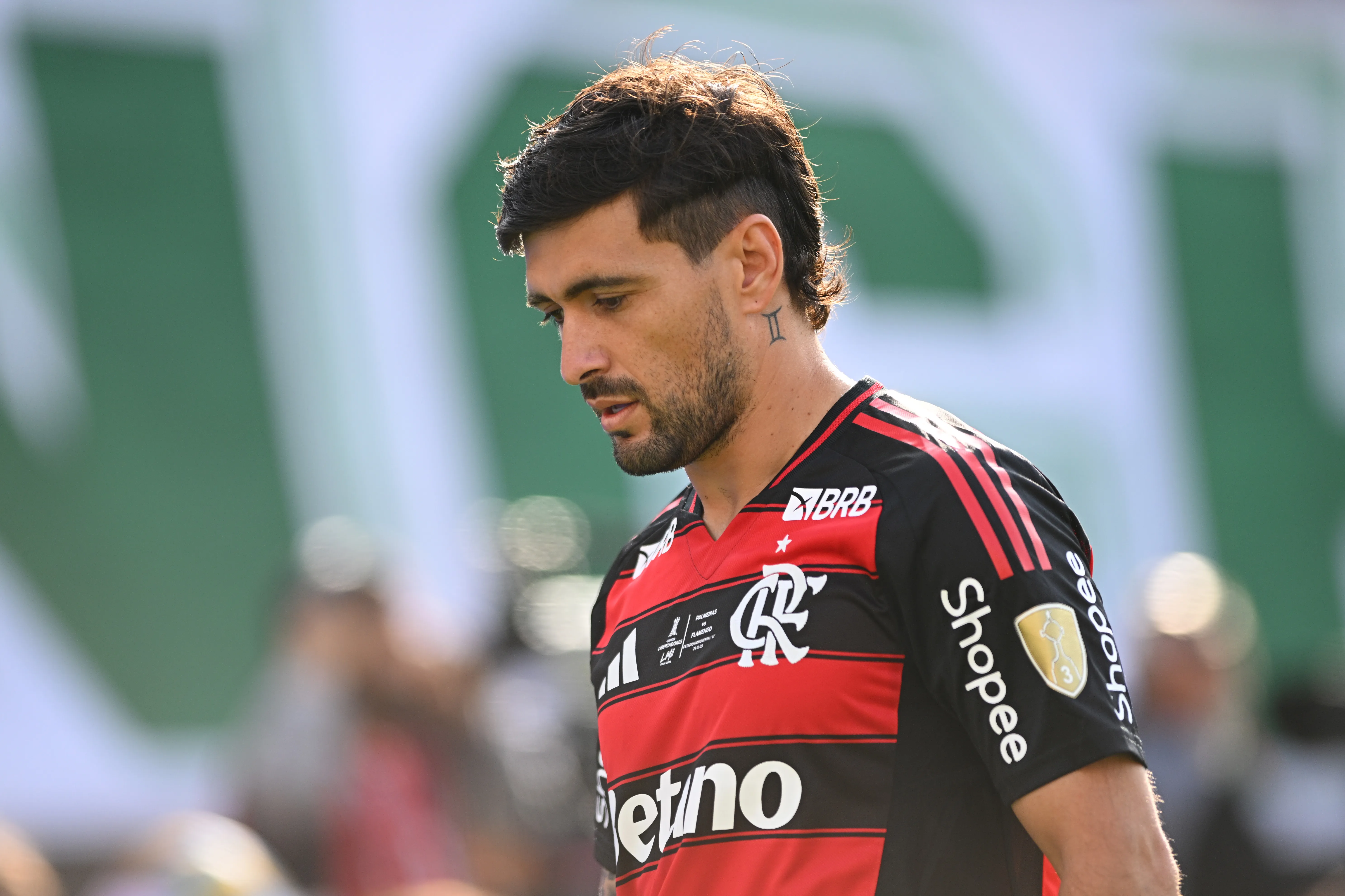 LIMA, PERU – NOVEMBER 29: Giorgian de Arrascaeta of Flamengo looks on during the 2025 Copa CONMEBOL Libertadores Final match between Palmeiras and Flamengo at Estadio Monumental on November 29, 2025 in Lima, Peru.  (Photo by Rodrigo Valle/Getty Images)