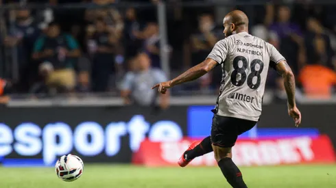 Patrick jogador do Remo durante partida contra o Athletico-PR no estadio Baenao pelo campeonato Brasileiro B 2025. Foto: Fernando Torres/AGIF
