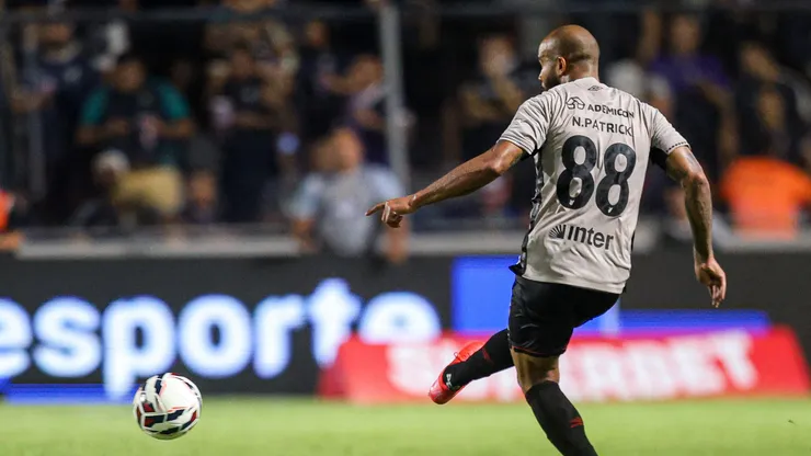 Patrick jogador do Remo durante partida contra o Athletico-PR no estadio Baenao pelo campeonato Brasileiro B 2025. Foto: Fernando Torres/AGIF