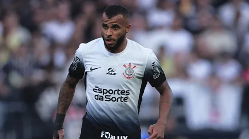 Alex Santana durante confronto contra o Juventude no Campeonato Brasileiro de 2024.