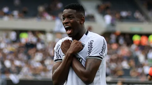 Luiz Henrique relembra títulos de 2024 pelo Botafogo. Foto: Buda Mendes/Getty Images