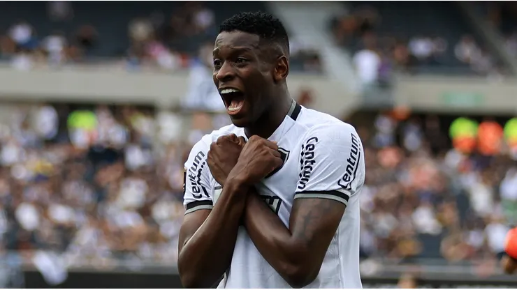 Luiz Henrique relembra títulos de 2024 pelo Botafogo. Foto: Buda Mendes/Getty Images