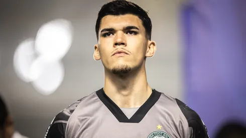 Pedro Morisco durante confronto contra o Santos na Série B de 2024.