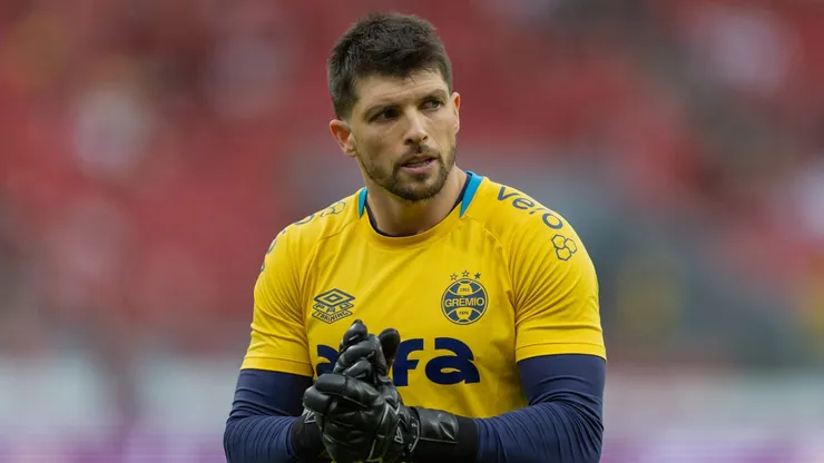 RS - PORTO ALEGRE - 21/09/2025 - BRASILEIRO A 2025, INTERNACIONAL X GREMIO - Tiago Volpi jogador do Gremio durante partida contra o Internacional no estadio Beira-Rio pelo campeonato Brasileiro A 2025. Foto: Liamara Polli/AGIF
