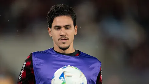 Pedro jogador do Flamengo durante aquecimento antes da partida contra o Racing no estadio Maracana pelo campeonato Copa Libertadores 2025. Foto: Jorge Rodrigues/AGIF