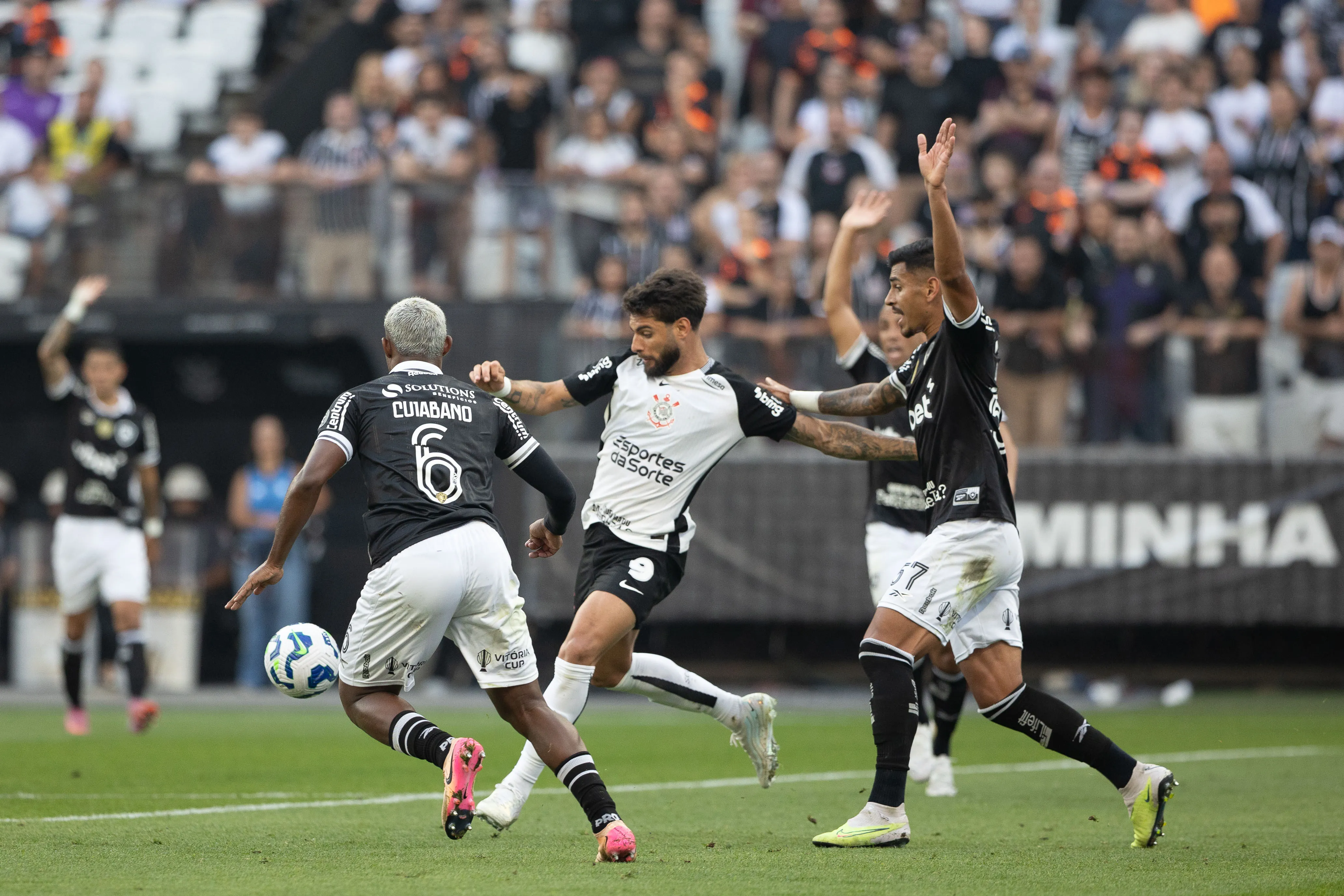 Jogador do Corinthians e Botafogo no estadio Arena Corinthians pelo campeonato Brasileiro A 2025. Foto: Joisel Amaral/AGIF