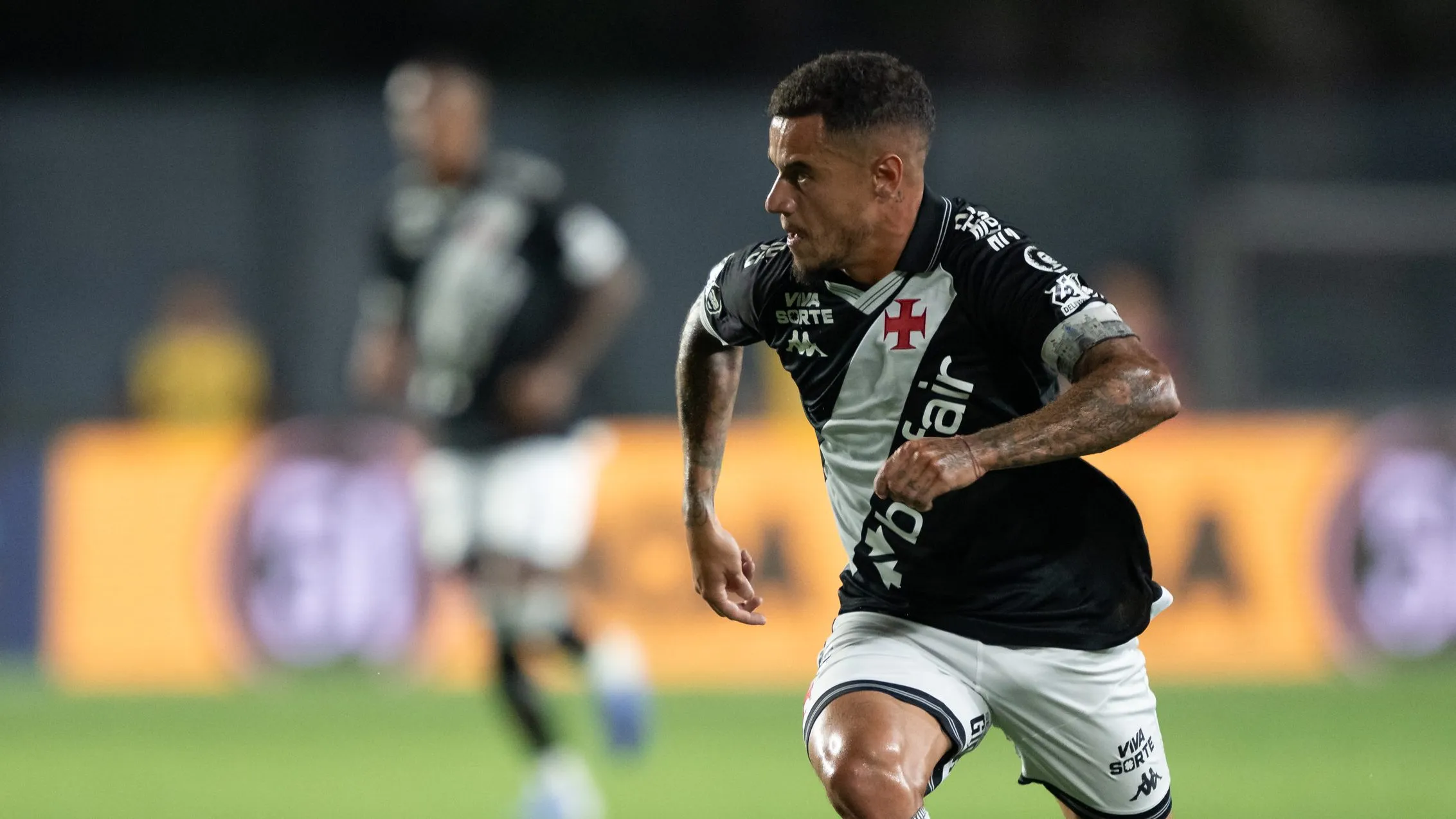 Coutinho em campo pelo Vasco. Foto: Jorge Rodrigues/AGIF