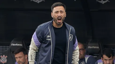 Davide Ancelotti, técnico do Botafogo em jogo no Campeonato Brasileiro A 2025. Foto: Joisel Amaral/AGIF