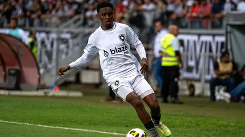 Jefinho jogador do Botafogo durante partida contra o Atletico-MG no estadio Mineirao pelo campeonato Brasileiro A 2022. Foto: Alessandra Torres/AGIF