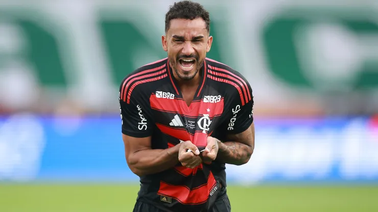 Danilo comemorando gol do título da Libertadores pelo Flamengo. Hector Vivas/Getty Images