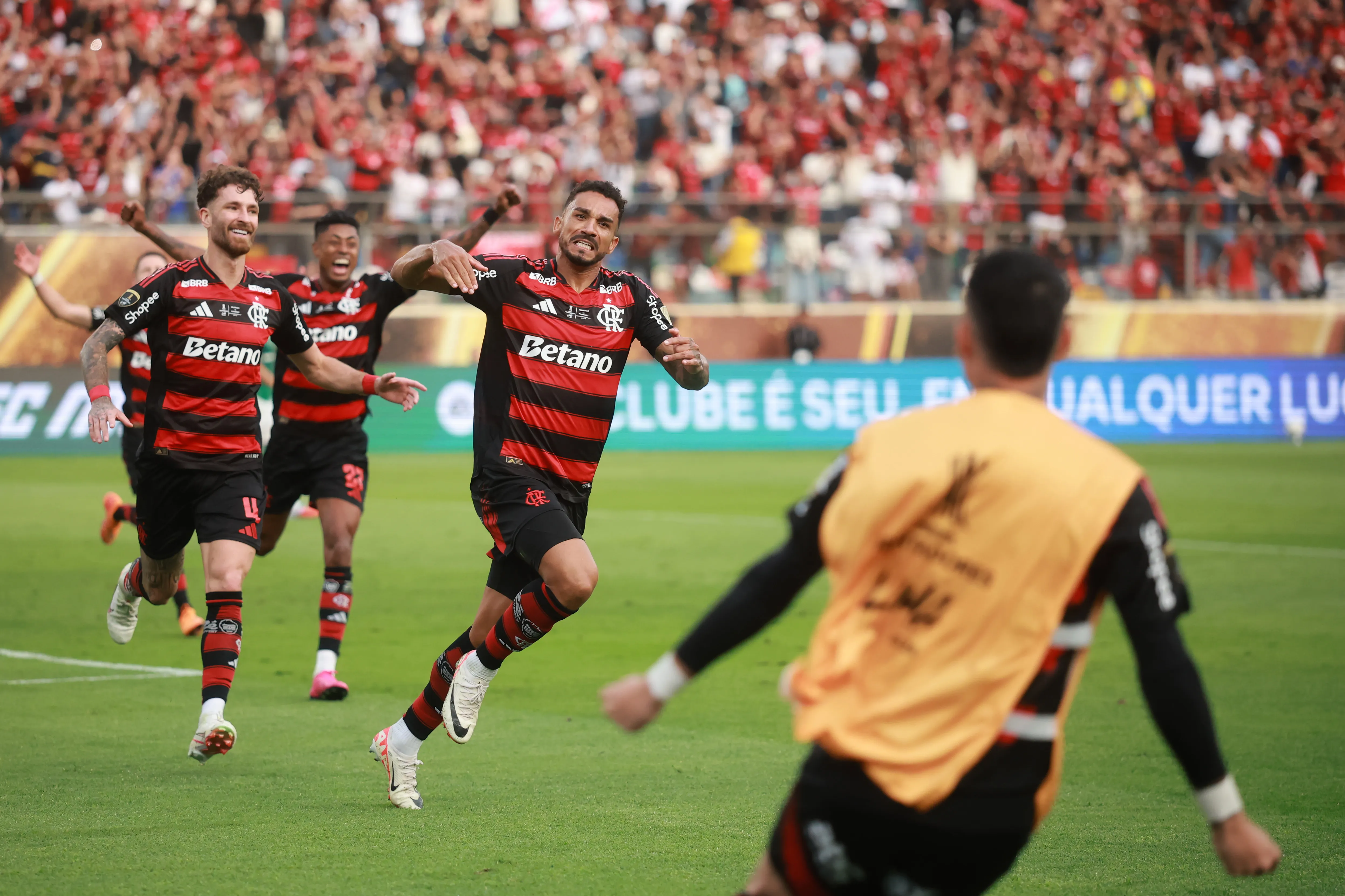 LIMA, PERU – NOVEMBER 29: Danilo of Flamengo celebrates after scoring his team’s first goal during the 2025 Copa CONMEBOL Libertadores Final match between Palmeiras and Flamengo at Estadio Monumental on November 29, 2025 in Lima, Peru.  (Photo by Hector Vivas/Getty Images)