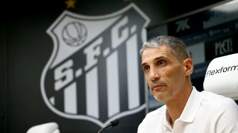 Vojvoda durante apresentacao como novo tecnico do Santos em coletiva de imprensa realizada no Vila Belmiro. Foto: Mauricio De Souza/AGIF