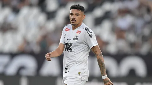 Tiquinho Soares, atacante do Santos
