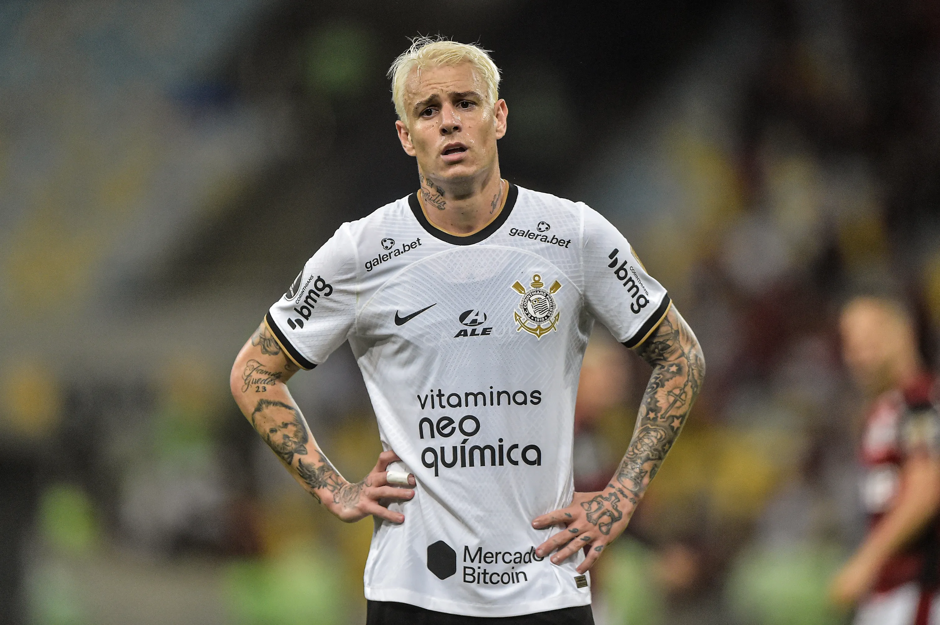 RJ – Rio de Janeiro – 09/08/2022 – LIBERTADORES 2022, FLAMENGO X CORINTHIANS – Roger Guedes jogador do Corinthians lamenta derrota ao final da partida contra o Flamengo no estadio Maracana pelo campeonato Copa Libertadores 2022. Foto: Thiago Ribeiro/AGIF
