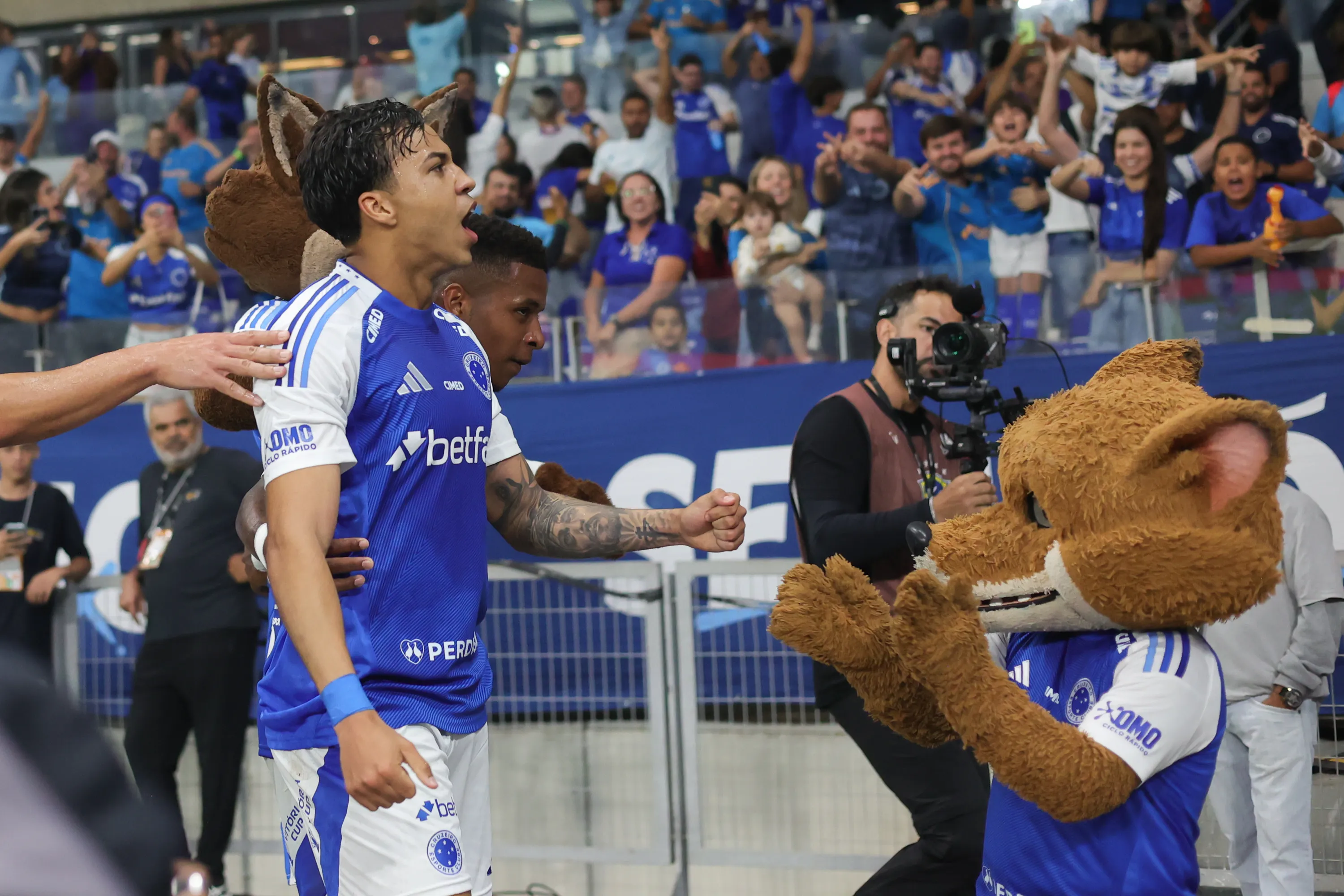 Kaio Jorge jogador do Cruzeiro comemora seu gol durante partida contra o Corinthians no estadio Mineirao pelo campeonato Brasileiro A 2025. Foto: Gilson Lobo/AGIF