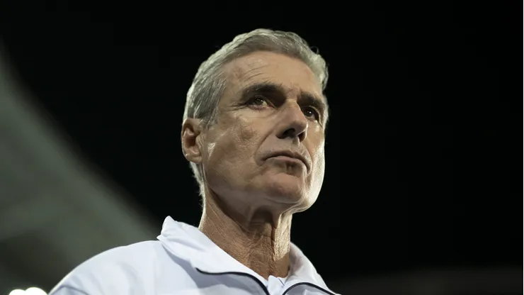 Grêmio retomará conversas por Luís Castro.