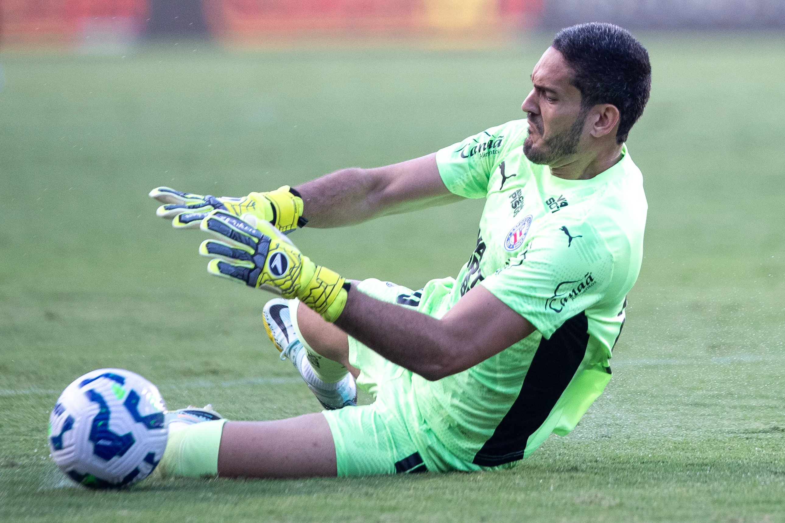 PE – RECIFE – 02/08/2025 – BRASILEIRO A 2025, SPORT X BAHIA – Ronaldo goleiro do Bahia durante partida contra o Sport no estadio Ilha do Retiro pelo campeonato Brasileiro A 2025. Foto: Rafael Vieira/AGIF