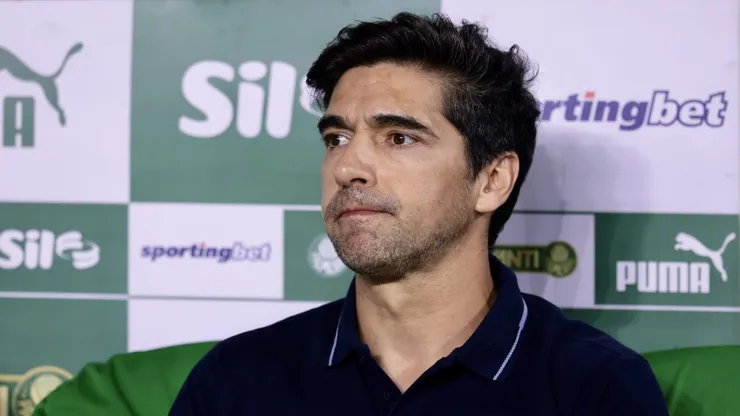 SP - SAO PAULO - 26/10/2025 - BRASILEIRO A 2025, PALMEIRAS X CRUZEIRO - Abel Ferreira tecnico do Palmeiras durante partida contra o Cruzeiro no estadio Arena Allianz Parque pelo campeonato Brasileiro A 2025. Foto: Marcello Zambrana/AGIF